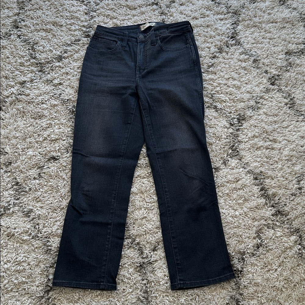 Madewell 
Curvy High-Rise Slim Straight Jean